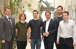 LH-Stv. Michael Schickhofer mit den jungen Forschern der TU Graz und Vizerektor Horst Bischof (l.) © Bild: Land Steiermark/Miksch; Verwendung bei Quellenangabe honorarfrei LH-Stv. Michael Schickhofer mit den jungen Forschern der TU Graz und Vizerektor Horst Bischof (l.)