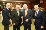 Der Schladminger Bürgermeister Jürgen Winter, Landeshauptmann Hermann Schützenhöfer, der ehemalige Ministerpräsident Roland Koch und der Vorstandsvorsitzende der Apotheker- und Ärztebank Ulrich Sommer (v.l.) © Avoxa; bei Quellenangabe honorarfrei 