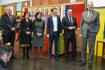 Landeshauptmann Hermann Schützenhöfer, Bildungsdirektorin Elisabeth Meixner, Direktorin Regina Hermann, Bundeskanzler Sebastian Kurz, Vizekanzler Heinz-Christian Strache und Wissensminister Heinz Faßmann (v.l.) in der Volksschule Graz-Murfeld.