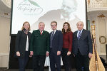 LR Barbara Eibinger-Miedl, LH Hermann Schützenhöfer, LR Christopher Drexler, Moderatorin Sandra Thier und Rosegger-Experte Gerald Schöpfer beim Festakt ©      