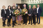 Angelika Grienschgl, LWK Stmk., Andrea Rauch, Blumen Rauch, Ferdinand Lienhart, Obmann der steirischen Gärtner und Baumschulen, Ursula Lackner, Blumenkönigin Eva II., LH Hermann Schützenhöfer, Bundesinnungsmeister Rudolf Hajek, Franziska Hahn-Reichelt, Innungs-GF der Gärtner und Floristen und Landesinnungsmeister Johann Obendrauf in der Grazer Burg (v.l.)