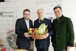 SPÖ-Klubobmann Hannes Schwarz, stellvertretend für LH-Stv. Michael Schickhofer, Agrarlandesrat Johann Seitinger und Franz Prettenthaler, Leiter Zentrum LIFE, Joanneum Research  © Joanneum Research; bei Quellenangabe honorarfrei