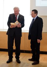 Bezirkshauptmann Josef Dick begrüßte den Landeshauptmann in der BH Liezen. Bezirkshauptmann Josef Dick begrüßte den Landeshauptmann in der BH Liezen.