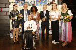 Sonja Stacher (Kickboxen), LR Anton Lang, Thomas Frühwirth (Paratriathlon), Djeneba Touré (Leichtathletik), Mika Vermeulen (Ski Nordisch), Caroline Pilhatsch (Schwimmen) und Julia Pirkmann (Armbrust) bei der Ehrung in der Alten Universität (v.l.)