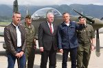 Gemeinsam mit den Bundesministern Mario Kunasek und Norbert Hofer nahm Landeshauptmann Hermann Schützenhöfer an der feierlichen Übergabe der neuen Schulluftfahrzeuge am Fliegerhorst Hinterstoisser teil. ©      