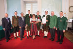 Mehrfach ausgezeichnete Blasmusikkapelle aus dem Bezirk Murau mit den Gratulanten LH Schützenhöfer und LH-Stv. Schickhofer. © steiermark.at / Foto Fischer Mehrfach ausgezeichnete Blasmusikkapelle aus dem Bezirk Murau mit den Gratulanten LH Schützenhöfer und LH-Stv. Schickhofer.