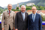 BH Florian Waldner begrüßte LH Hermann Schützenhöfer und LAD Helmut Hirt (v.r.) in der Bezirkshauptmannschaft Murau. BH Florian Waldner begrüßte LH Hermann Schützenhöfer und LAD Helmut Hirt (v.r.) in der Bezirkshauptmannschaft Murau.