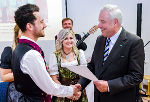 LH Schützenhöfer überreichte den Absolventinnen und Absolventen der Ausbildung zur Pflegefachassistenz ihre Diplome. LH Schützenhöfer überreichte den Absolventinnen und Absolventen der Ausbildung zur Pflegefachassistenz ihre Diplome.