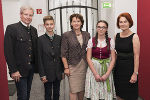 Archivdirektor Gernot Obersteiner, Jan Seidl, LR Ursula Lackner, Stefanie Gruber und Karin Thierrichter bei der Überreichung der Wartinger-Medaillen (v.l.)