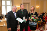 LH Hermann Schützenhöfer mit Honorarkonsul Ägyd Pengg und Partnerin 