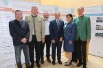BH-Stv. Hagen Peter Lindner, Bgm. Thomas Kalcher, Amtstierarzt Armin Deutz, BH Florian Waldner, Zweite Landtagspräsidentin Manuela Khom und LAD Helmut Hirt beim Tag der offenen Tür in der BH Murau © Foto: Richard Engel; bei Quellenangabe honorarfrei