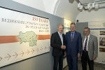 Archivdirektor Gernot Peter Obersteiner und die Bezirkshauptmänner Helmut Theobald Müller und Burkhard Thierrichter (v.l.) im Landesarchiv. © alle Bilder: steiermark.at/Leiss; Verwendung bei Quellenangabe honorarfrei Archivdirektor Gernot Peter Obersteiner und die Bezirkshauptmänner Helmut Theobald Müller und Burkhard Thierrichter (v.l.) im Landesarchiv.