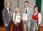 LR Christopher Drexler, die Diplomanden und Klassensprecher Jennifer Schuster und Dominik Guttenberger, Direktorin Rosemarie Langbauer (v.l.) ©      