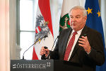 LH Schützenhöfer bei seinem Resümee in der Aula der Alten Universität. ©      