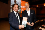 LH-Stv. Michael Schickhofer (l.) und Zukunftsforscher Matthias Horx (r.) im Messecenter Graz.