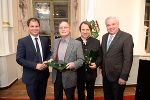 Ehrenzeichen für Wissenschaft, Forschung und Kunst ging an Günter Brus und Mathis Huber, überreicht durch LH-Stv. Schickhofer und LH Schützenhöfer ©      