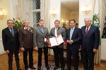 Verleihung der Preise für "Feuerwehrfreundliche Arbeitgeber" am 15. November 2018 im Weißen Saal der Grazer Burg: KFZ Schlager aus dem Bezirk Liezen.