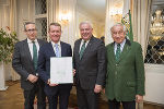 Gerald Schöpfer, LH Hermann Schützenhöfer (v.r.) und der Neffe von Alt-LH Josef Krainer Clemens Jaufer (li.) überreichten Herbert Maierhofer den Josef Krainer-Heimatpreis 2018