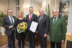 Gerald Schöpfer, LH Hermann Schützenhöfer (v.r.) und der Neffe von Alt-LH Josef Krainer Clemens Jaufer (li.) überreichten Talenteküche-Projektleiterin Isabella Huber und Talenteküche-GF Josef Missethon den Josef Krainer-Heimatpreis 2018