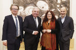 Das Kuratorium des Hospizvereins tagte in der Burg zur 25jährigen Jubiläumssitzung: LR Christopher Drexler, LH Hermann Schützenhöfer, Sabine Janouschek und Peter Pilz vom Hospizverein Steiermark.