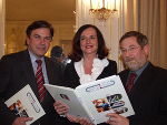 v.l.n.r.: Landeshauptmann Mag. Franz Voves, Mag. DDr. Gabriele Russ, und Mag. Klaus Brunner . Foto: Landespressedienst