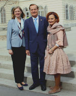 Landesrätin Barbara Eibinger Miedl mit dem Doyen der Honorarkonsules in der Steiermark, Rudi Roth, und mit der Konsulin von Sri Lanka, Edith Hornig 