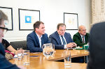 LH-Stv. Michael Schickhofer im Gespräch mit der rumänischen Delegation. LH-Stv. Michael Schickhofer im Gespräch mit der rumänischen Delegation.