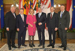 Landeshauptmann Hermann Schützenhöfer, Landeshauptmann Michael Ludwig, Landeshauptfrau Johanna Mikl-Leitner, Landeshauptmann Peter Kaiser, Landeshauptmann Thomas Stelzl und Landeshauptmann Hans-Peter Doskozil bei der außerordentlichen Landeshauptleutekonferenz in Wien.