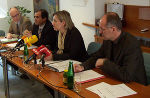 Von links: Dipl.-Ing. Walter Gruber (ASFINAG Autobahn Service GmbH Süd), der Vorstand der ASFINAG, Dipl.-Ing. Franz Lückler, Landesrätin Mag. Kristina Edlinger-Ploder und Landesrat Mag. Helmut Hirt. Foto: Landespressedienst Von links: Dipl.-Ing. Walter Gruber (ASFINAG Autobahn Service GmbH Süd), der Vorstand der ASFINAG, Dipl.-Ing. Franz Lückler, Landesrätin Mag. Kristina Edlinger-Ploder und Landesrat Mag. Helmut Hirt. Foto: Landespressedienst