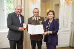 Rudolf Hofer wurde mit dem Goldenen Verdienstzeichen der Republik Österreich ausgezeichnet.