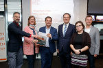 Nahed Hatahet, LR Barbara Eibinger-Miedl, LH-Stv. Michael Schickhofer, Wilfried Eichlseder, Ingrid Brodnig und Florian Hampel (v.l.) am Red-Bull-Ring. © Bilder: Land Steiermark/Erwin Scheriau; Verwendung bei Quellenangabe honorarfrei