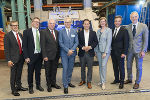 IGM-Vorstand Martin Merstallinger, Werksleiter Stefan Erlach, Landeshauptmann Hermann Schützenhöfer, Siemens-Finanzvorstand Christian Schomer, Landeshauptmann-Stellvertreter Michael Schickhofer, Landesrätin Barbara Eibinger-Miedl, Bürgermeister Siegfried Nagl und Stadtrat Günter Riegler (v.l.) © steiermark.at/Streibl; bei Quellenangabe honorarfrei