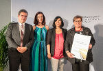 Günter Felsberger, Silke Leichtfried und Gudrun Walter von der A14 (v.l.) bekamen von Sektionschefin Angelika Flatz (3.v.l.) den Anerkennungspreis verliehen. Günter Felsberger, Silke Leichtfried und Gudrun Walter von der A14 (v.l.) bekamen von Sektionschefin Angelika Flatz (3.v.l.) den Anerkennungspreis verliehen.