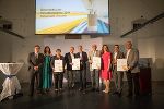Die Preisträgerinnen und Preisträger des Österreichischen Verwaltungspreises 2019: Günter Felsberger, Silke Leichtfried und Gudrun Walter (Abteilung 14), Franz Reiterer, A7-Chef Wolfgang Wlattnig (Abteilung 7), Klaus Rundhammer und A1-Leiterin Elisabeth Freiberger (A1), Markus Gruber (A1) und Michael Keller von der FA Katastrophenschutz (v.l.) ©      