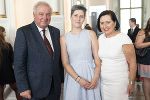 Landeshauptmann Hermann Schützenhöfer und Bildungsdirektorin Elisabeth Meixner gratulierten den ausgezeichneten Maturantinnen und Maturanten. Landeshauptmann Hermann Schützenhöfer und Bildungsdirektorin Elisabeth Meixner gratulierten den ausgezeichneten Maturantinnen und Maturanten.