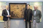 Archivdirektor Gernot Peter Obersteiner, Kurator Markus Leideck und Honorarkonsul Nikolaus Hermann (v.l.) eröffneten die Ysterreich-Ausstellung.