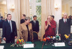 Dr. Manfred Klell, Landeshauptmann Waltraud Klasnic, Seine Heiligkeit der Dalai Lama und Bürgermeister Alfred Stingl. Foto: Gerhard Dusek