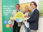 Setzen sich gemeinsam für den Klimaschutz ein: Brauerei-GF Josef Rieberer, Klimaschutzkoordinatorin Andrea Gössinger-Wieser und Dieter Thyr (v.l.) © Foto: Land Steiermark/MarcoUmgeher; bei Quellenangabe honorarfrei