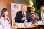 LR Doris Kampus und LH Hermann Schützenhöfer (v.l.) bei der Präsentation des Projekts "G31" im Innovationszentrum Weiz.