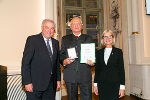 LH Hermann Schützenhöfer überreichte mit LT-Präs. Gabriele Kolar das Große Ehrenzeichen an Rudolf Hakel.