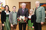 Brachten Adventstimmung in die Grazer Burg: Fachvorständin Martina Teller-Pichler, Marcel Scherf, LH Hermann Schützenhöfer, Eva Bohnstingl und Direktor Franz Patz von der Gartenbauschule. © steiermark.at/Streibl: honorarfrei bei Quellenangabe