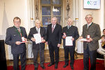 Die Erntereferenten Gottfried Krispel aus Markt Hartmannsdorf, Josef Stani aus Fresnig, Franz Sturm aus Graz und Stefan Waldauer aus Bad Mitterndorf wurden mit der Goldenen Medaille für Verdienste um die Republik Österreich geehrt.