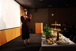 Nora Köhler (Planetenparty Prinzip) mit der Installation "Das Buffet" © Fotos: Universalmuseum Joanneum/ J.J.Kucek Nora Köhler (Planetenparty Prinzip) mit der Installation "Das Buffet"