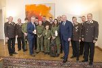 Die Freiwillige Feuerwehr und die Feuerwehrjugend aus Aigen im Ennstal brachten das Friedenslicht in die Grazer Burg. Die Freiwillige Feuerwehr und die Feuerwehrjugend aus Aigen im Ennstal brachten das Friedenslicht in die Grazer Burg.