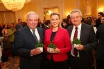 LH Hermann Schützenhöfer (l.) und LH-Stv. Anton Lang (r.) begrüßten gemeinsam mit Ministerin Christine Aschbacher die Medienvertreterinnen und -vertreter.