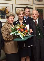 von links: Landeshauptmann Waltraud Klasnic, Ruth Feldgrill-Zankel mit Sohn Hans und ihrem Gatten, Landtagspräsident a.D. Franz Feldgrill. Foto: Fischer von links: Landeshauptmann Waltraud Klasnic, Ruth Feldgrill-Zankel mit Sohn Hans und ihrem Gatten, Landtagspräsident a.D. Franz Feldgrill. Foto: Fischer