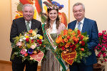 Blumenkönigin Elisabeth II. überbrachte LH Schützenhöfer und LH-Stv. Lang ihre Blumengrüße. © steiermark.at/Streibl; bei Quellenangabe honorarfrei Blumenkönigin Elisabeth II. überbrachte LH Schützenhöfer und LH-Stv. Lang ihre Blumengrüße.