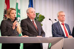 Gesundheitslandesrätin Juliane Bogner-Strauß, Landeshauptmann Hermann Schützenhöfer und Landeshauptmann-Stellvertreter Anton Lang bei der heutigen Pressekonferenz.