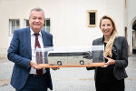 LH-Stv. Anton Lang und LR Juliane Bogner-Strauß unterstützen eine sichere Abwicklung der Schülerfreifahrten. © Foto: Land Steiermark/Streibl; bei Quellenangabe honorarfrei LH-Stv. Anton Lang und LR Juliane Bogner-Strauß unterstützen eine sichere Abwicklung der Schülerfreifahrten.
