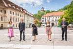 Überreichung der Wartinger Medaillen in Graz: Karin Thierrichter, Constantin Schoba (Bischöfliches Gymnasium Graz), LR Juliane Bogner-Strauß, Katharina Hörbinger (MS Seckau) und Archivdirektor Gernot Obersteiner (v.l.) 